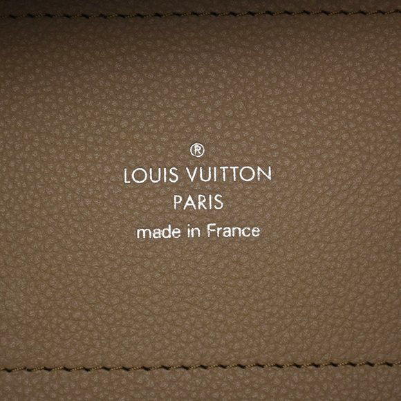 LOUIS VUITTON Monogram Mahina Hina PM Gale M54351 Women's Leather Handbag - Picture 11 of 12